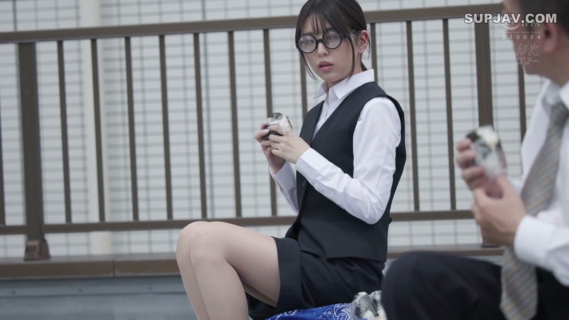 Shiori Kuraki MEYD-955: Bùng nổ cuồng nhiệt, dồn dập không ngừng!